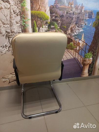 Кресло кожаное б/у