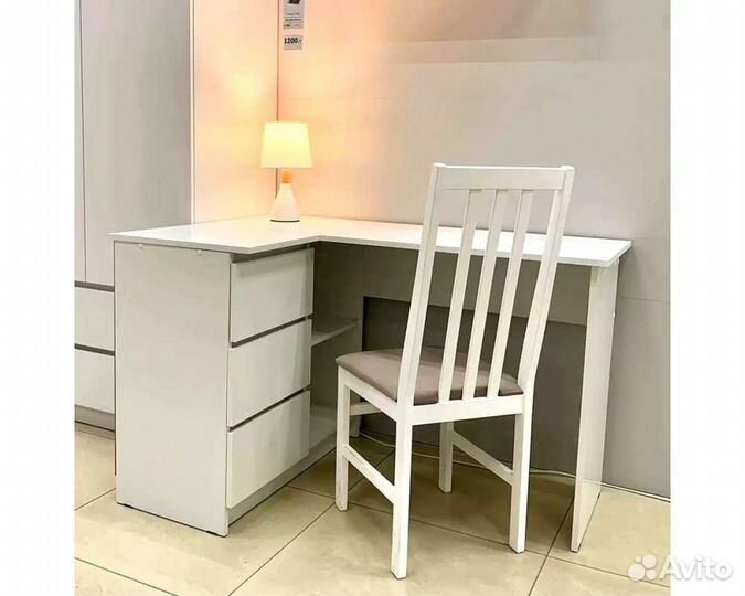 Стол письменный 