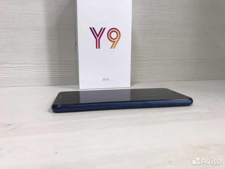Телефон Huawei Y9