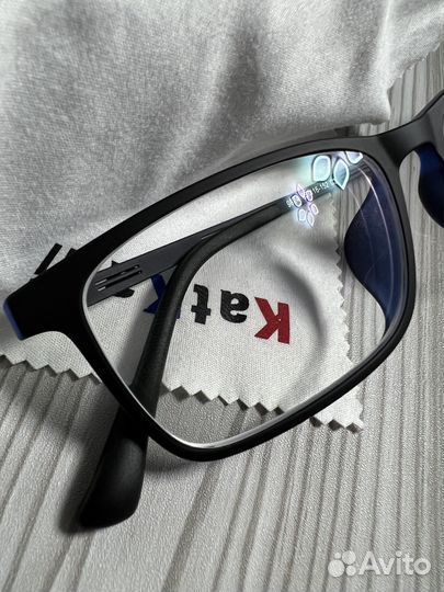 Легкая оправа с дужками из титана