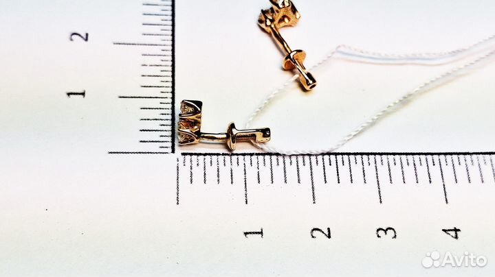 Золотые серьги с камнем