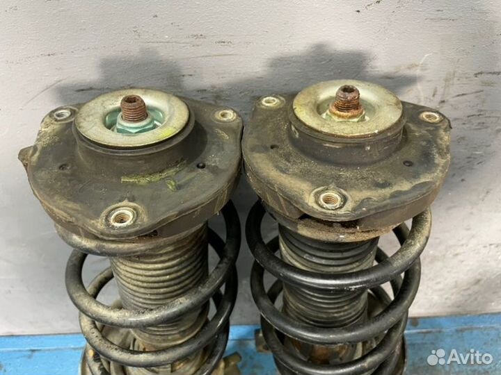 Стойки комплект передние Volkswagen Golf 6