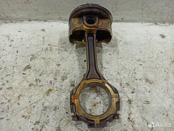 Поршень с шатуном Ниссан