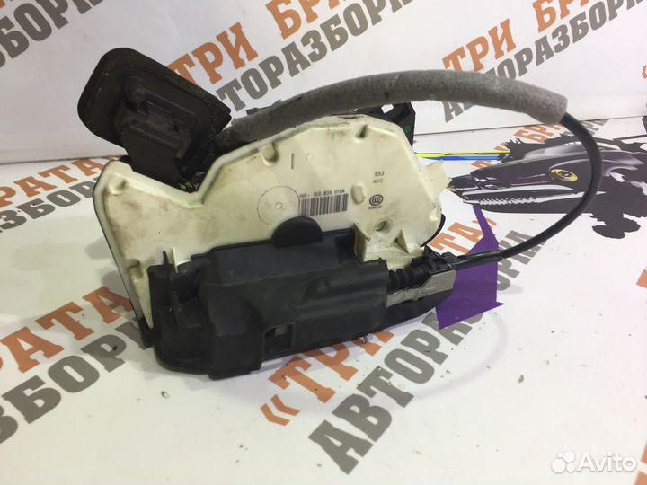 Шкода Октавия Замок задней двери Прав