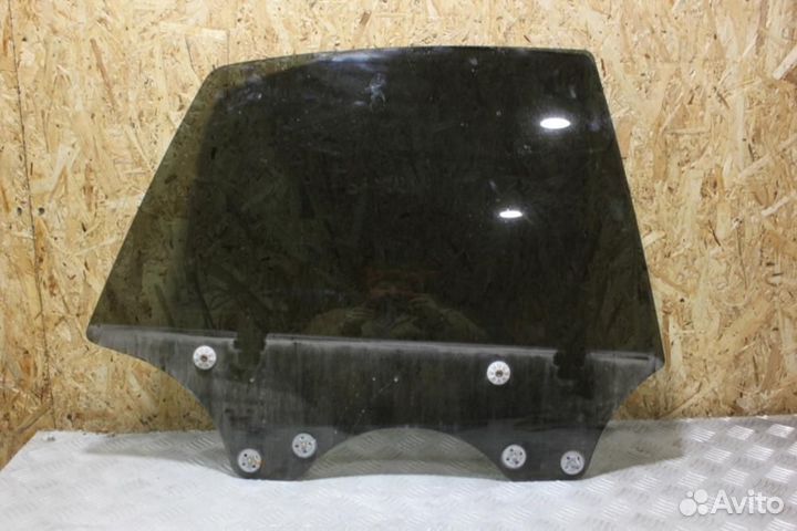 Стекло двери задней правой Subaru Legacy B13