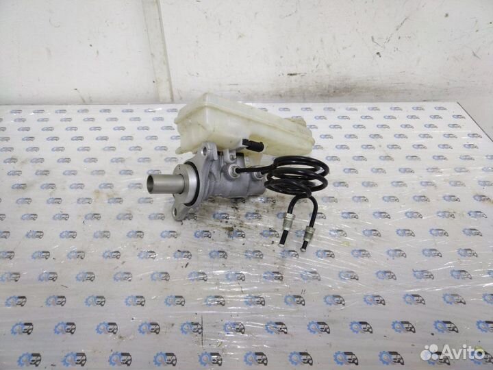 Главный тормозной цилиндр и бачок Mitsubishi Colt