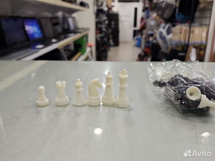 Шахматные фигуры король 4,2см пешка 2см