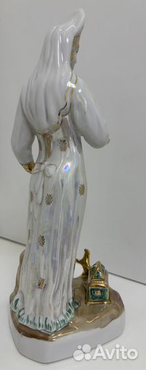 Фарфоровыая статуэтка 