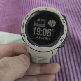 Часы garmin instinct