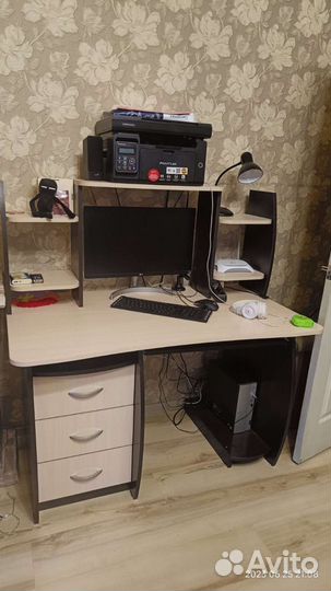 Компьютерный стол