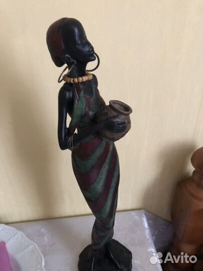 Статуэтка негретяночка
