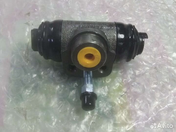 Задний тормозной цилиндр на Шкода Октавия Тур