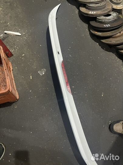 Спойлер багажника крайслер пацифика 2017+