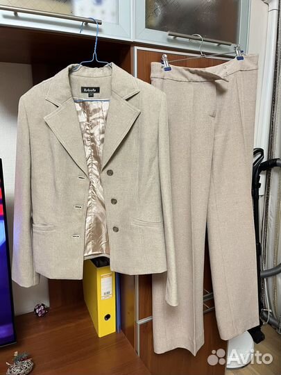 Костюм брючный 46 р