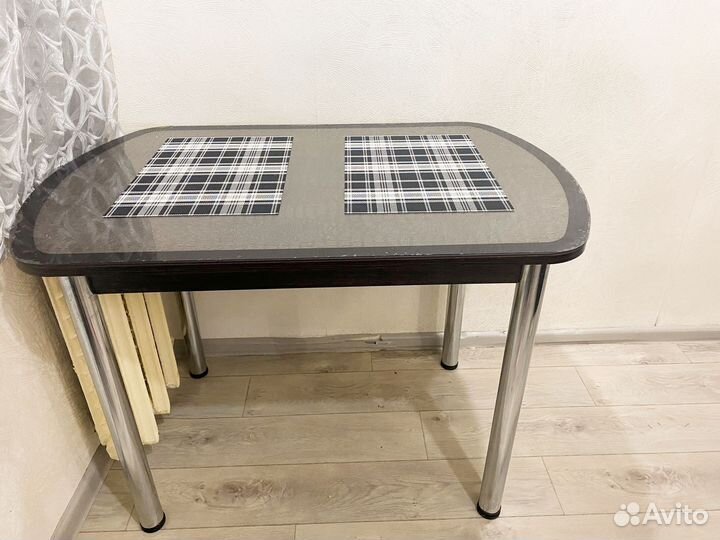 Стол стеклянный