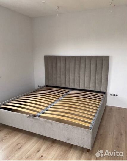 Кровать двуспальная 200*200 с матрасом