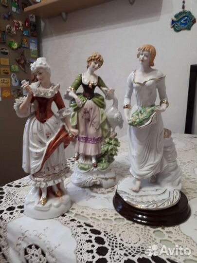 Фарфоровая статуэтка винтаж Европа
