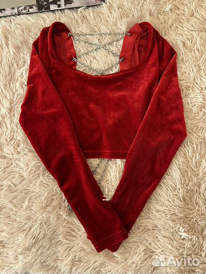 Кроп-топ с длинными рукавами и открытой спиной