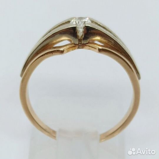 Кольцо с природным камнем Золото