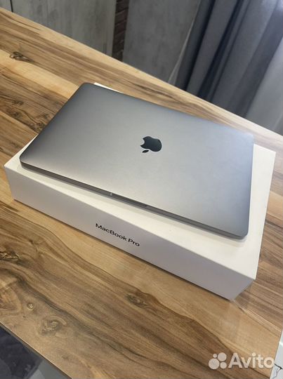 Macbook pro 13 2020 i5 256Gb