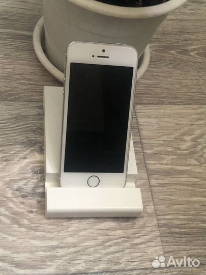 Телефон iPhone 5s