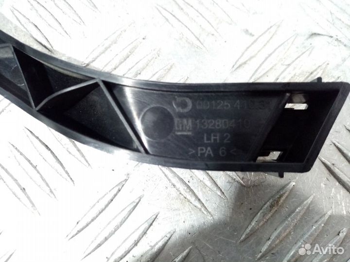 Б/У Кронштейн передней консоли левый#001