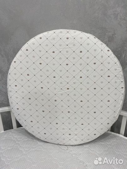 Матрас круглый 75*75 +наматрасник +4 простыни