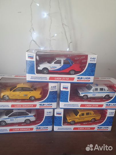 Модель автомобиля 1:43