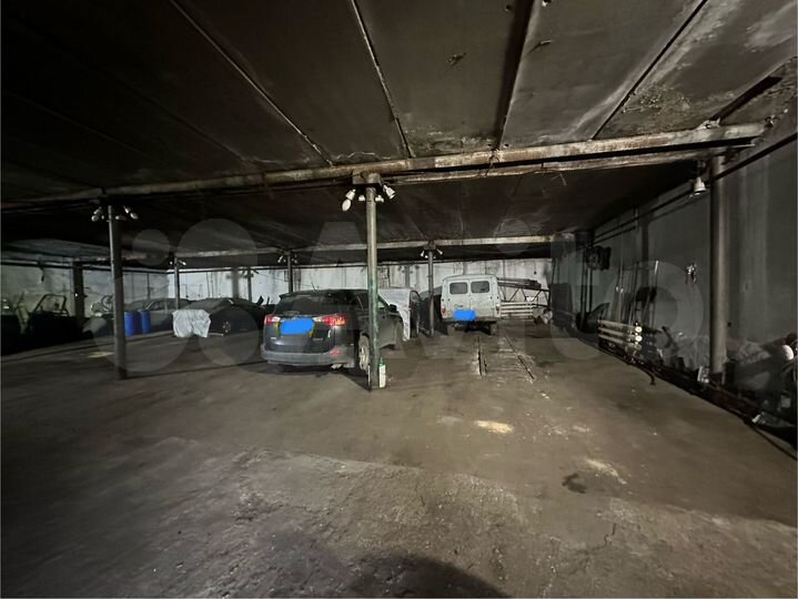 Гараж, > 30 м²