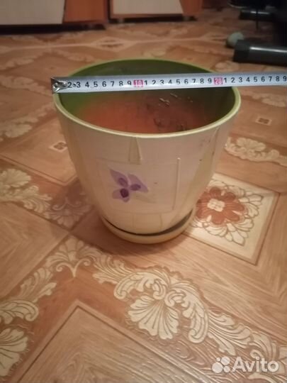 Большой цветочный горшок