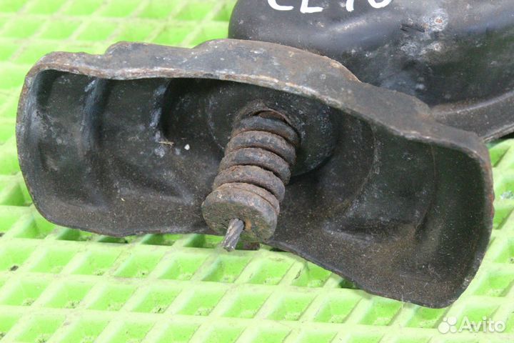 Крепление запаски Cadillac Escalade GMT800