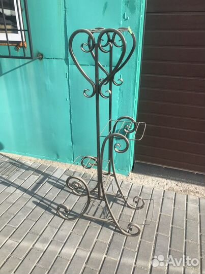 Кованная цветочница