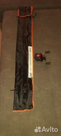 Кастинговый спиннинг с катушкой