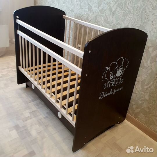 Кровать детская с маятником