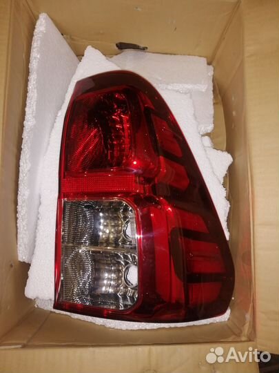 Фонарь задний Toyota Hilux 81550-0K260
