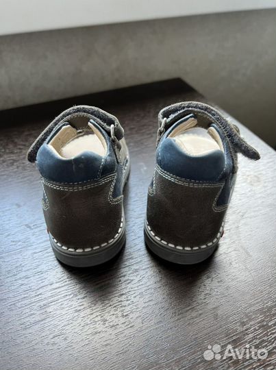 Детские босоножки