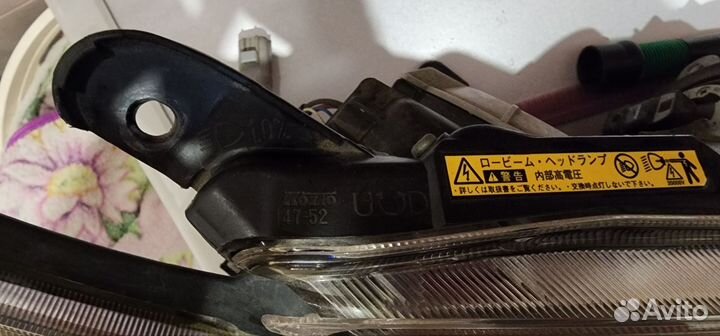 Фара правая тойота приус 4752