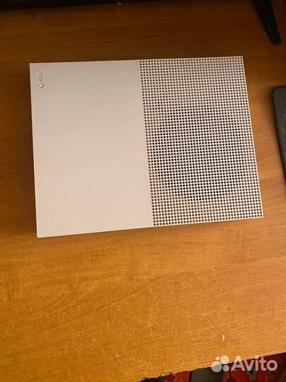 Xbox One s 2 геймпада 1tb