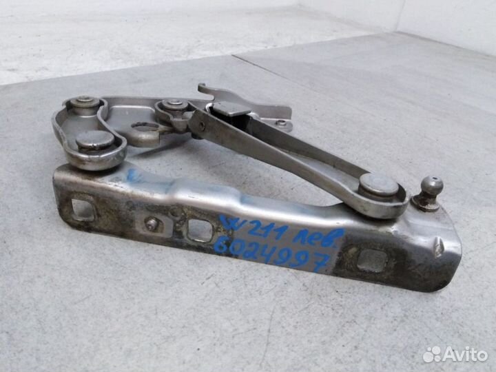 Петля капота левая