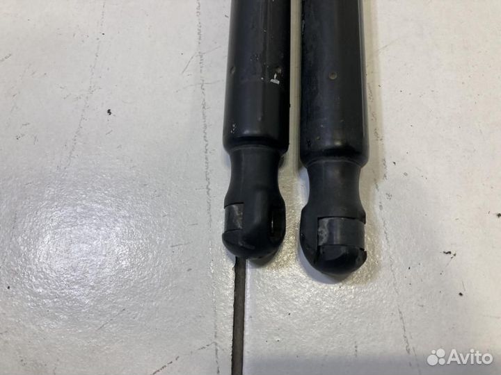 Амортизатор крышки багажника Audi Q3 8UB