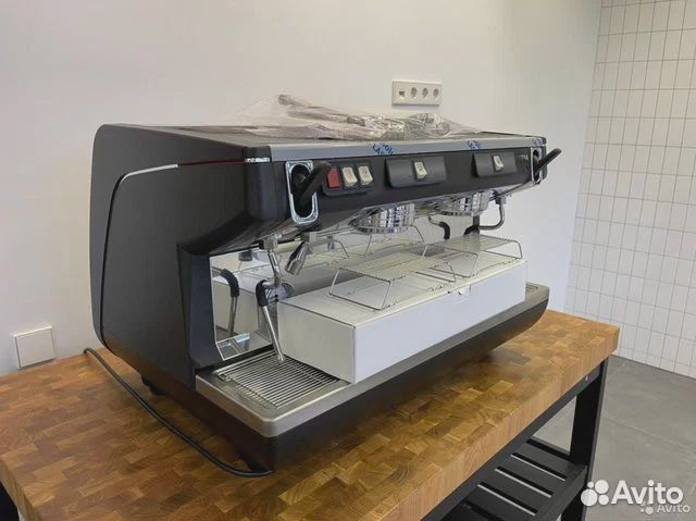 Профессиональная кофемашина Nuova Simonelli Appia