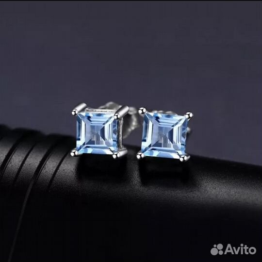 Серьги-пуссеты с топазами