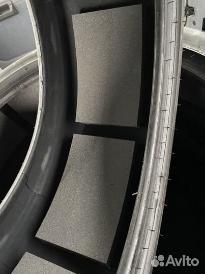 Pirelli P Zero PZ4 275/40 R22 и 315/35 R22 111Y