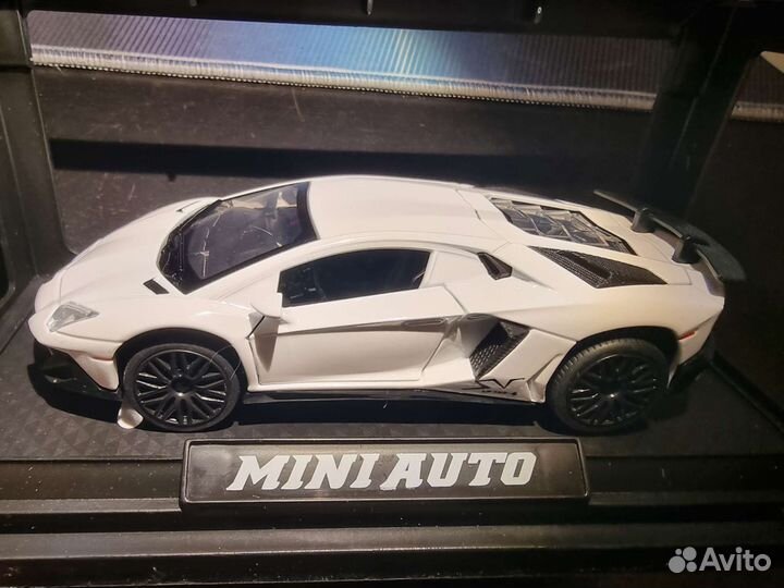 Металлическая модель автомобиля