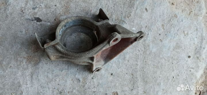 Форд фокус 2 Кронштейн подвесного подшипника