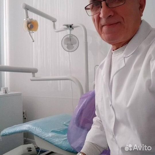 Врач стоматолог