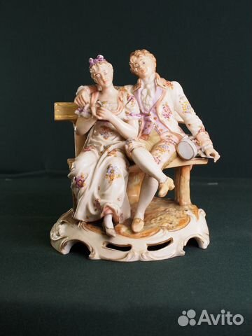 Фарфоровая статуэтка 