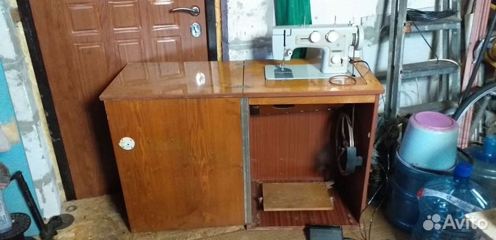 Швейная машина Подольск 142