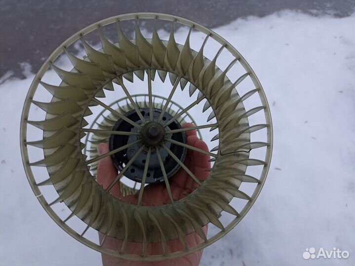 Моторчик печки bmw e32 e34 Bosch оригинал