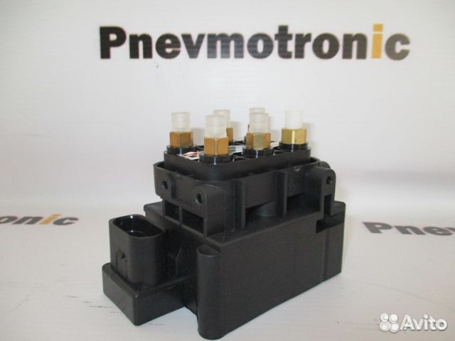 Блок клапанов пневмоподвески Mercedes W164 ML
